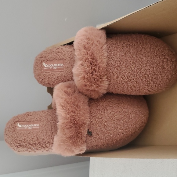 KOOLABURRA BY UGG SLIPPERS - Picture 3 of 8